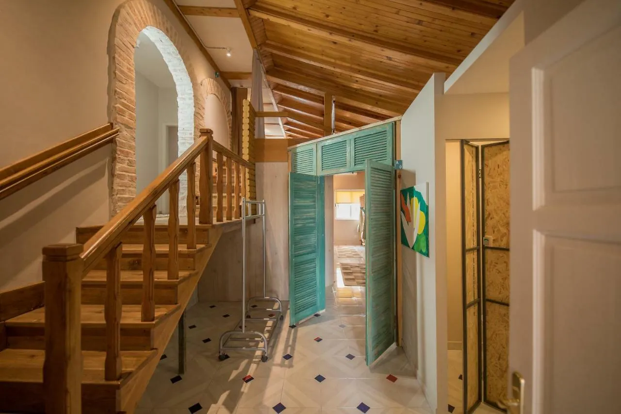 Hostel Mosaic Home Tiran